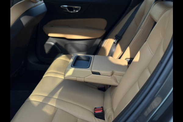 Volvo V60 2.0 T4 Momentum Pro |1e Eigenaar | Leder, Navi, Camera, Stoelverw., El. A.klep | Polestar Engineered |Dealeronderhouden|