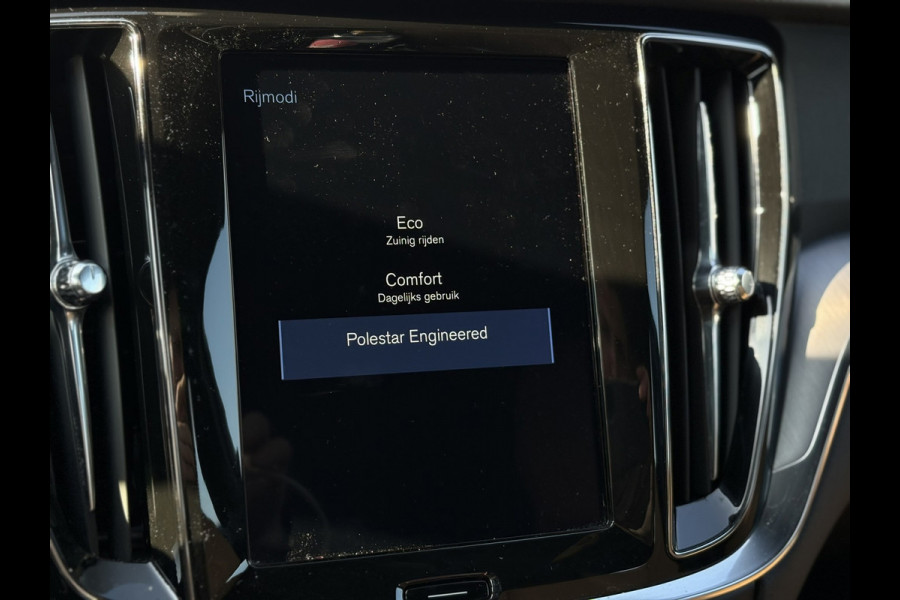 Volvo V60 2.0 T4 Momentum Pro |1e Eigenaar | Leder, Navi, Camera, Stoelverw., El. A.klep | Polestar Engineered |Dealeronderhouden|