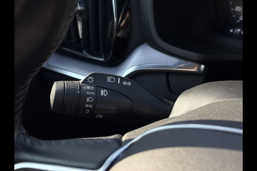 Volvo V60 2.0 T4 Momentum Pro |1e Eigenaar | Leder, Navi, Camera, Stoelverw., El. A.klep | Polestar Engineered |Dealeronderhouden|