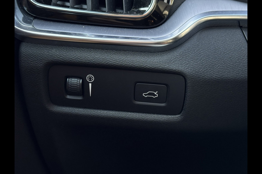 Volvo V60 2.0 T4 Momentum Pro |1e Eigenaar | Leder, Navi, Camera, Stoelverw., El. A.klep | Polestar Engineered |Dealeronderhouden|