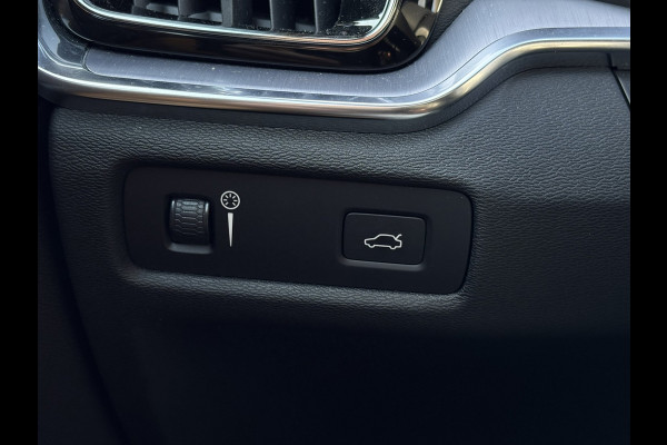 Volvo V60 2.0 T4 Momentum Pro |1e Eigenaar | Leder, Navi, Camera, Stoelverw., El. A.klep | Polestar Engineered |Dealeronderhouden|