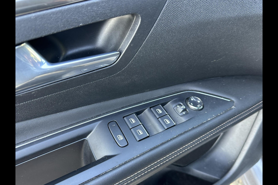 Peugeot 3008 1.6 HYbrid 225 GT PHEV | BLACK OPTIC| FOCAL AUDIO| STOELVERWARMING| CAMERA VOOR+ ACHTER| ADAPTIVE CRUISE CONTROL| DODE HOEK SENSOR| ELEK. ACHTERKLEP| STANDKACHEL