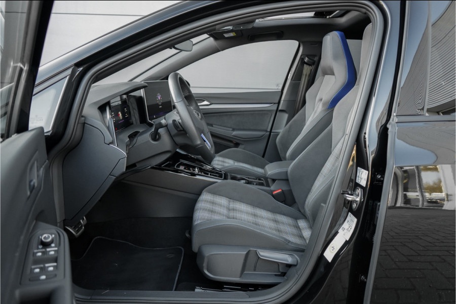 Volkswagen Golf 1.5 eHybrid GTE Pano Matrix ACC HUD Trekhaak Sfeerverlichting