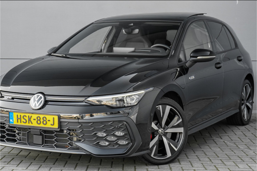 Volkswagen Golf 1.5 eHybrid GTE Pano Matrix ACC HUD Trekhaak Sfeerverlichting