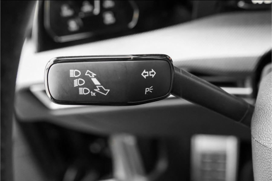 Volkswagen Golf 1.5 eHybrid GTE Pano Matrix ACC HUD Trekhaak Sfeerverlichting