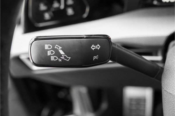 Volkswagen Golf 1.5 eHybrid GTE Pano Matrix ACC HUD Trekhaak Sfeerverlichting