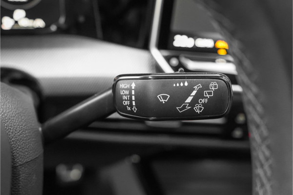 Volkswagen Golf 1.5 eHybrid GTE Pano Matrix ACC HUD Trekhaak Sfeerverlichting