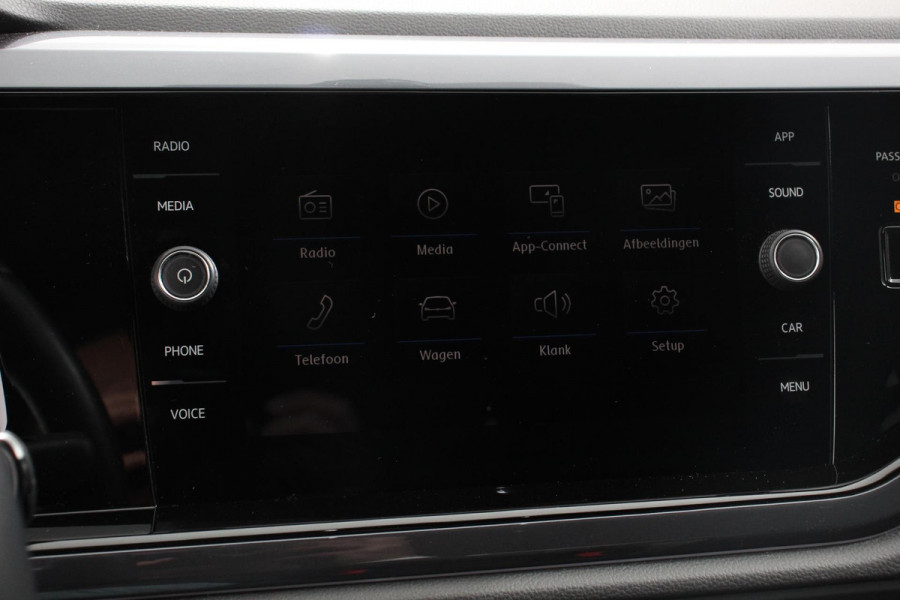 Volkswagen Polo 1.5 TSI 150pk DSG R-Line | Navigatie | Apple Carplay / Android Auto | Adaptive Cruise Control | Stoelverwarming | Privacy Glass | DAB |