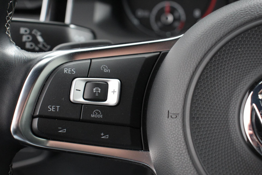 Volkswagen Polo 1.5 TSI 150pk DSG R-Line | Navigatie | Apple Carplay / Android Auto | Adaptive Cruise Control | Stoelverwarming | Privacy Glass | DAB |