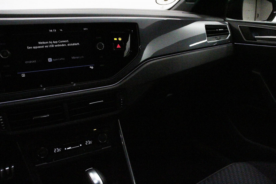 Volkswagen Polo 1.5 TSI 150pk DSG R-Line | Navigatie | Apple Carplay / Android Auto | Adaptive Cruise Control | Stoelverwarming | Privacy Glass | DAB |