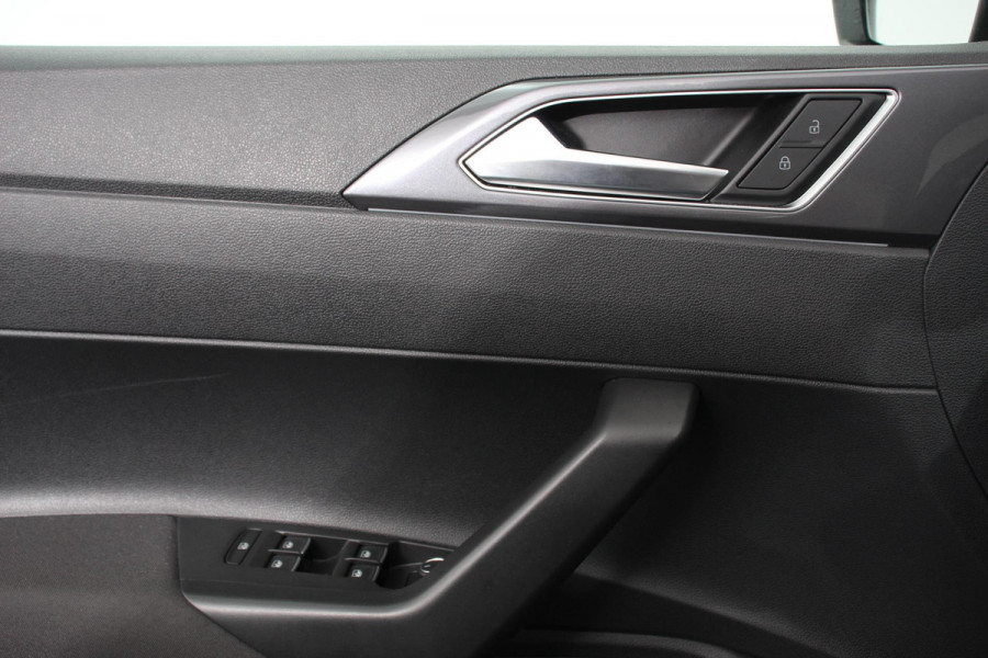 Volkswagen Polo 1.5 TSI 150pk DSG R-Line | Navigatie | Apple Carplay / Android Auto | Adaptive Cruise Control | Stoelverwarming | Privacy Glass | DAB |