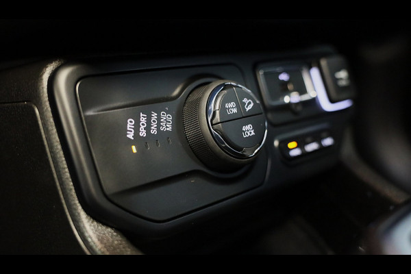 Jeep Renegade 4xe 240 Plug-in Hybrid Electric S / Aut / Navi / Cruise / Camera / Leder / Open Panoramadak / Led / Pdc / 19 Inch