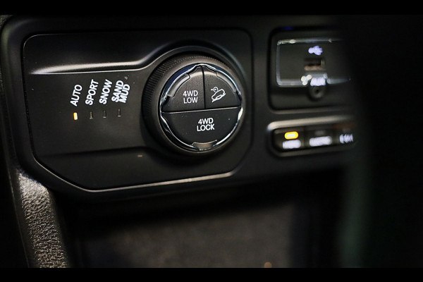 Jeep Renegade 4xe 240 Plug-in Hybrid Electric S / Aut / Navi / Cruise / Camera / Leder / Open Panoramadak / Led / Pdc / 19 Inch