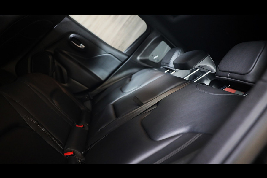 Jeep Renegade 4xe 240 Plug-in Hybrid Electric S / Aut / Navi / Cruise / Camera / Leder / Open Panoramadak / Led / Pdc / 19 Inch