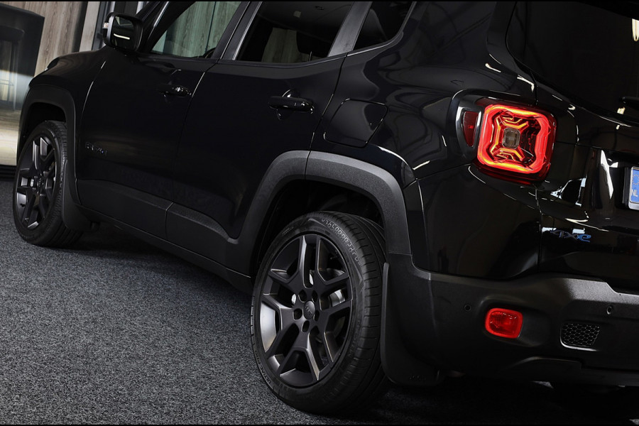 Jeep Renegade 4xe 240 Plug-in Hybrid Electric S / Aut / Navi / Cruise / Camera / Leder / Open Panoramadak / Led / Pdc / 19 Inch