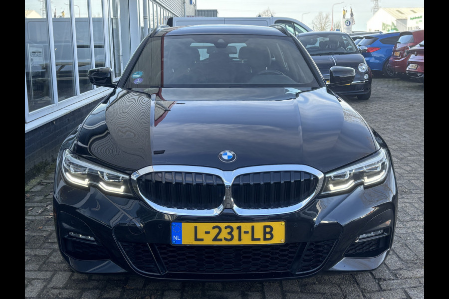 BMW 3 Serie Touring 318i Business Edition | M Pakket | Sfeerverlichting | Apple Carplay | Parkeercamera