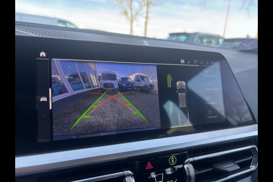 BMW 3 Serie Touring 318i Business Edition | M Pakket | Sfeerverlichting | Apple Carplay | Parkeercamera