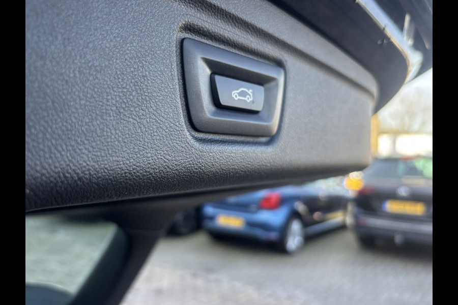 BMW 3 Serie Touring 318i Business Edition | M Pakket | Sfeerverlichting | Apple Carplay | Parkeercamera