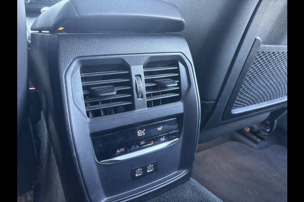 BMW 3 Serie Touring 318i Business Edition | M Pakket | Sfeerverlichting | Apple Carplay | Parkeercamera