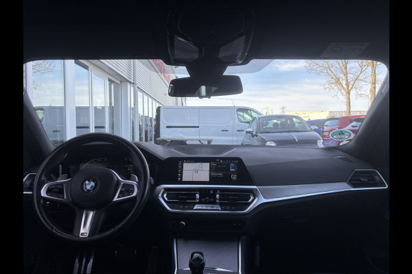 BMW 3 Serie Touring 318i Business Edition | M Pakket | Sfeerverlichting | Apple Carplay | Parkeercamera