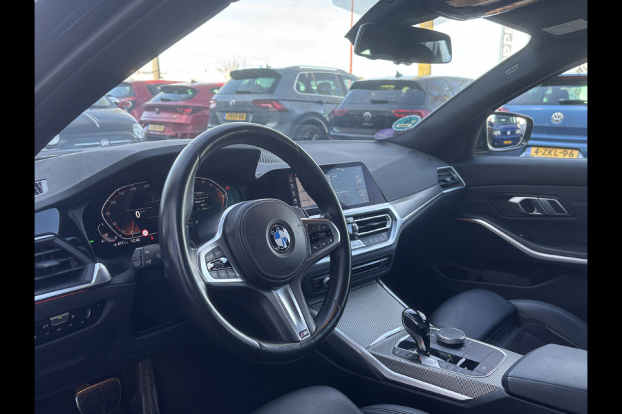BMW 3 Serie Touring 318i Business Edition | M Pakket | Sfeerverlichting | Apple Carplay | Parkeercamera