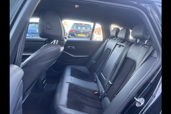 BMW 3 Serie Touring 318i Business Edition | M Pakket | Sfeerverlichting | Apple Carplay | Parkeercamera