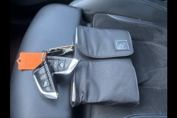 BMW 3 Serie Touring 318i Business Edition | M Pakket | Sfeerverlichting | Apple Carplay | Parkeercamera