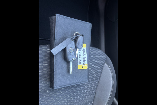 Opel Astra 1.4 146 PK Blitz Edition Automaat | Stoel&Stuur verwarming | Parkeercamera |