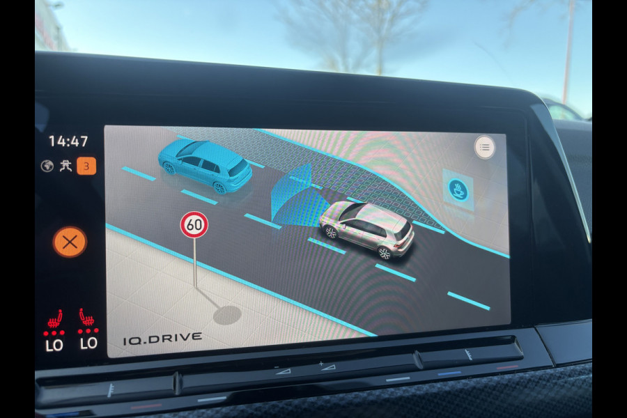 Volkswagen Golf 1.0 TSI Life Business | Sfeerverlichting |Suurverwarming | Adaptive Cruise | Stoelverwarming