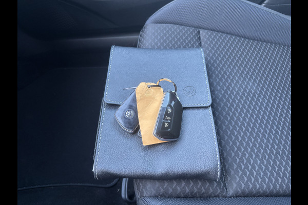 Volkswagen Golf 1.0 TSI Life Business | Sfeerverlichting |Suurverwarming | Adaptive Cruise | Stoelverwarming