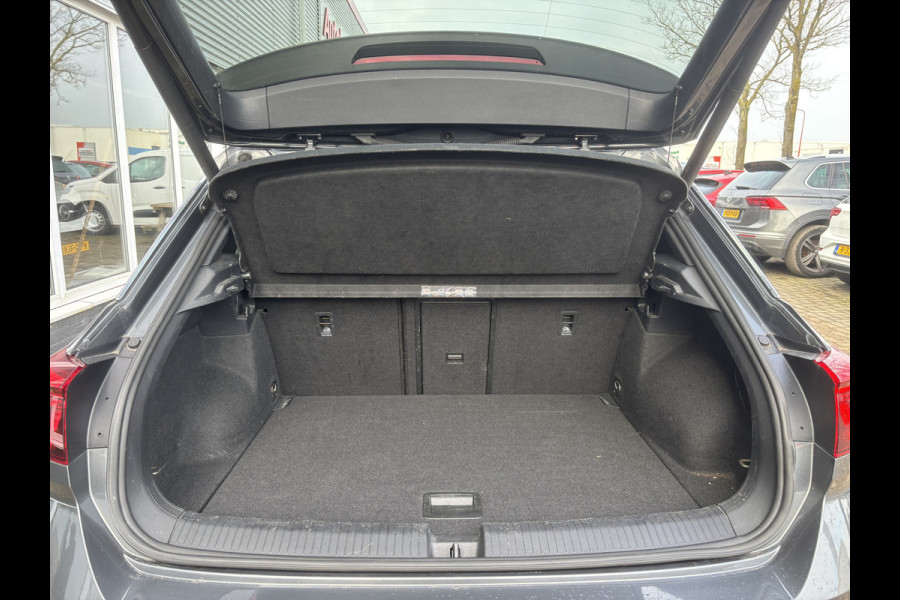 Volkswagen T-Roc 1.5 TSI Sport 2x R-Line | Parkeer Camera | Adaptieve Cruise | Navi