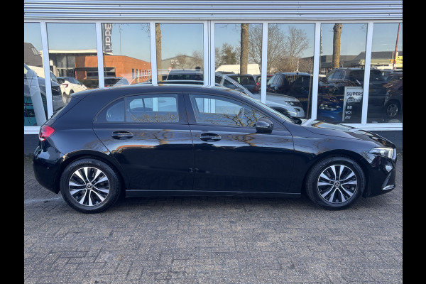 Mercedes-Benz A-Klasse 160 Business Solution | Mbux | Stoelverwarming | Parkeercamera | Lane Assist