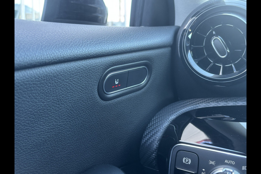 Mercedes-Benz A-Klasse 160 Business Solution | Mbux | Stoelverwarming | Parkeercamera | Lane Assist