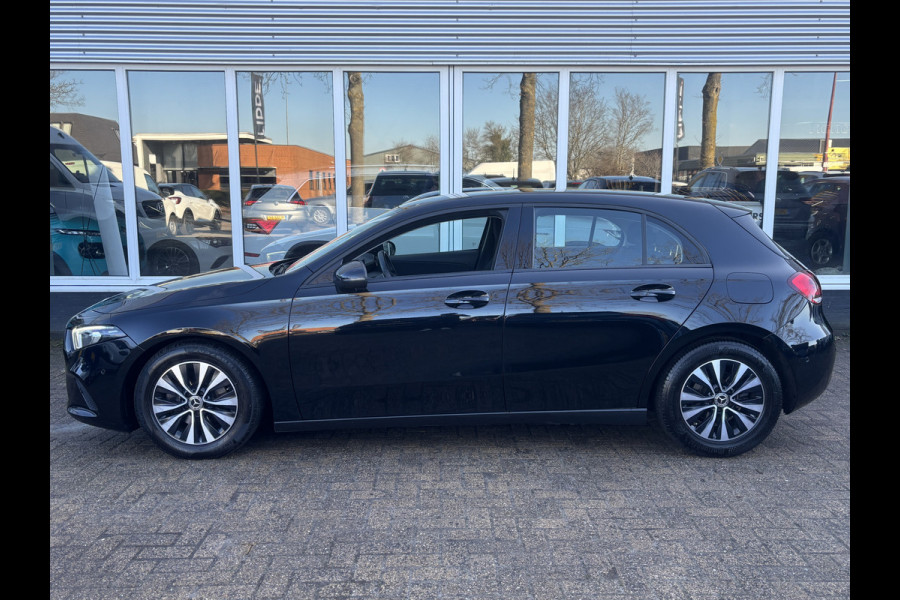 Mercedes-Benz A-Klasse 160 Business Solution | Mbux | Stoelverwarming | Parkeercamera | Lane Assist