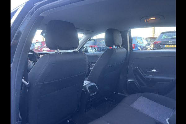 Mercedes-Benz A-Klasse 160 Business Solution | Mbux | Stoelverwarming | Parkeercamera | Lane Assist