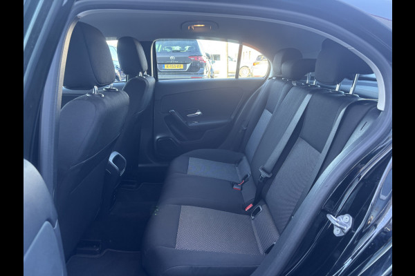 Mercedes-Benz A-Klasse 160 Business Solution | Mbux | Stoelverwarming | Parkeercamera | Lane Assist