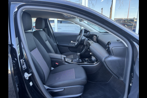 Mercedes-Benz A-Klasse 160 Business Solution | Mbux | Stoelverwarming | Parkeercamera | Lane Assist