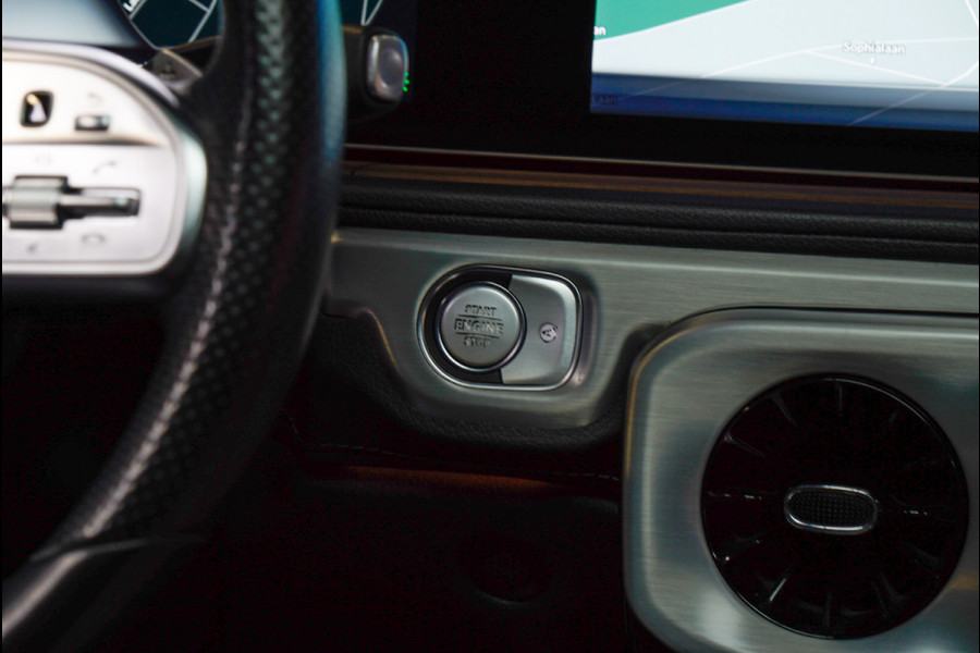 Mercedes-Benz G-Klasse BRABUS 800 Massage Burmester PTS 360° Camera Leer Navi Stoelventilatie Stoelverwarming voor en achter Climate voor & achter Memory seats Distronic Plus Elektr. bedienb. schuif-/ kanteldak PTS LM velgen