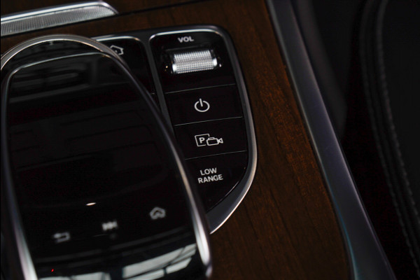 Mercedes-Benz G-Klasse BRABUS 800 Massage Burmester PTS 360° Camera Leer Navi Stoelventilatie Stoelverwarming voor en achter Climate voor & achter Memory seats Distronic Plus Elektr. bedienb. schuif-/ kanteldak PTS LM velgen