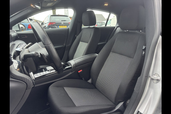 Mercedes-Benz CLA-Klasse Shooting Brake 180 Business Solution | Mbux | Stoelverwarming | Parkeer Camera | Elektrische Achterklep