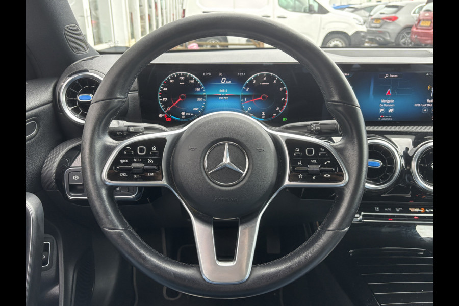 Mercedes-Benz CLA-Klasse Shooting Brake 180 Business Solution | Mbux | Stoelverwarming | Parkeer Camera | Elektrische Achterklep