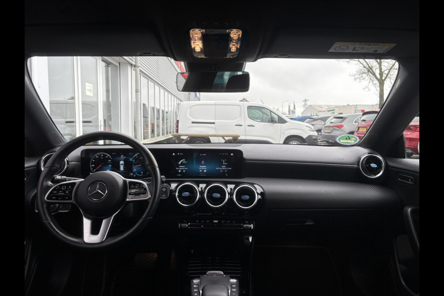Mercedes-Benz CLA-Klasse Shooting Brake 180 Business Solution | Mbux | Stoelverwarming | Parkeer Camera | Elektrische Achterklep