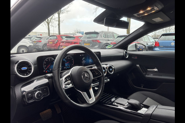 Mercedes-Benz CLA-Klasse Shooting Brake 180 Business Solution | Mbux | Stoelverwarming | Parkeer Camera | Elektrische Achterklep