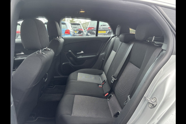 Mercedes-Benz CLA-Klasse Shooting Brake 180 Business Solution | Mbux | Stoelverwarming | Parkeer Camera | Elektrische Achterklep