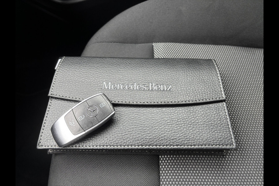 Mercedes-Benz CLA-Klasse Shooting Brake 180 Business Solution | Mbux | Stoelverwarming | Parkeer Camera | Elektrische Achterklep
