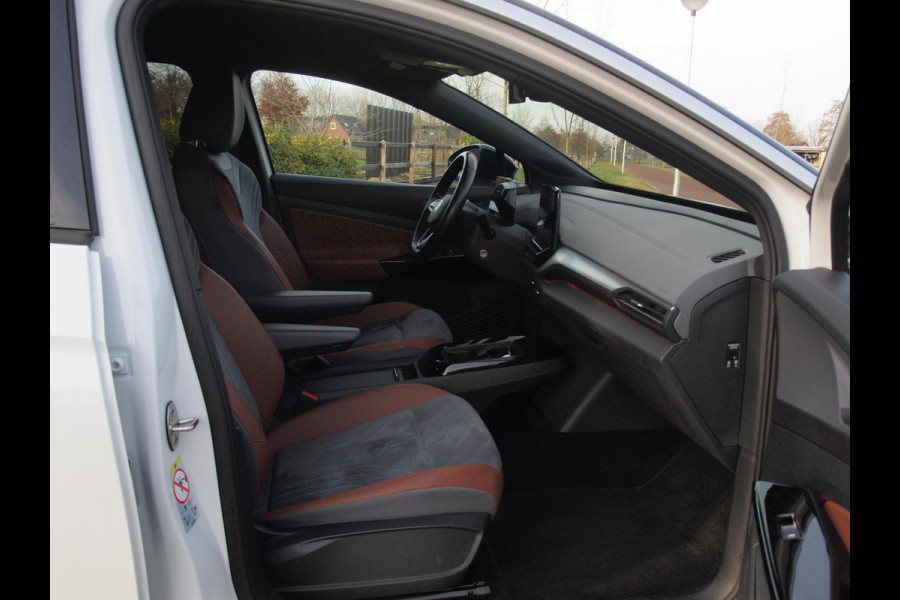 Volkswagen ID.4 First 77 kWh | SOH 90 % | Camera | Trekhaak | Sfeerverlichting | Apple Carplay |
