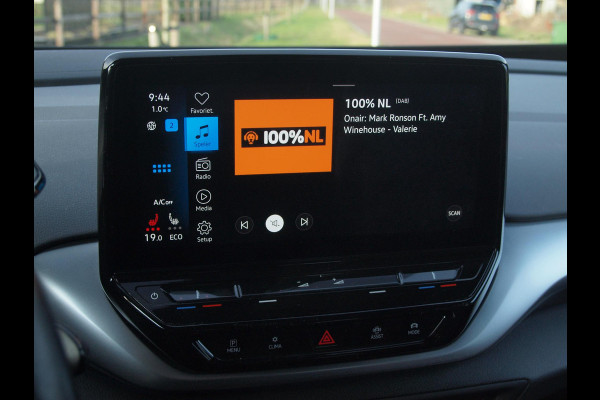 Volkswagen ID.4 First 77 kWh | SOH 90 % | Camera | Trekhaak | Sfeerverlichting | Apple Carplay |