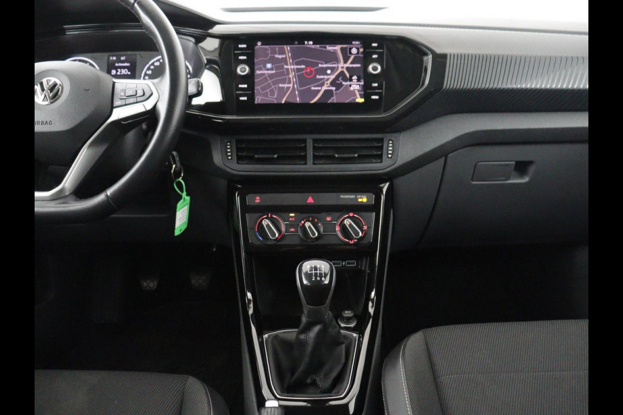 Volkswagen T-Cross 1.0 TSI Life | Carplay | Navigatie | Adaptive cruise | Dodehoek detectie | Airco | Bluetooth | Getint glas | Regen-/lichtsensor