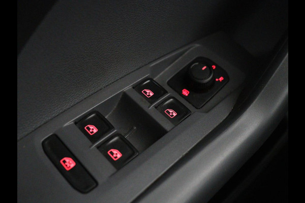 Volkswagen T-Cross 1.0 TSI Life | Carplay | Navigatie | Adaptive cruise | Dodehoek detectie | Airco | Bluetooth | Getint glas | Regen-/lichtsensor