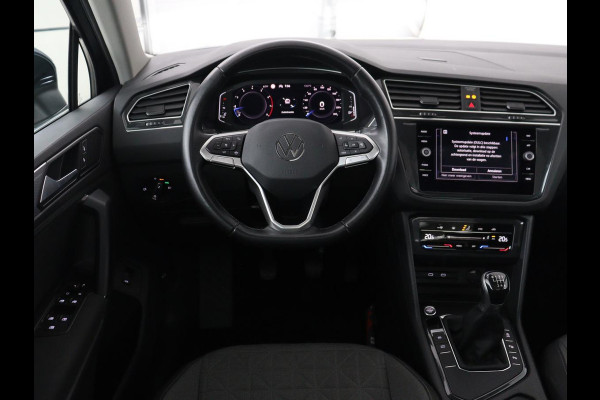 Volkswagen Tiguan 1.5 TSI Life Business | Panoramadak | Trekhaak | Camera | Virtual Cockpit | Park Assist | Adaptive cruise | Navigatie | Keyless | Full LED | Carplay |